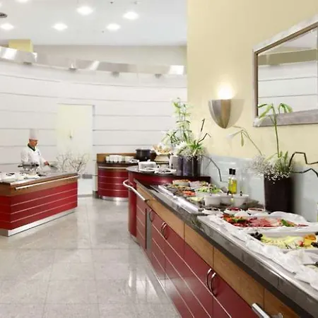 Courtyard By Marriott Warsaw Airport 