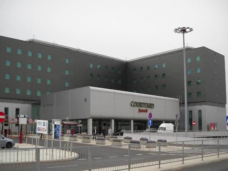 Courtyard - Lotnisko Chopin Warszawa