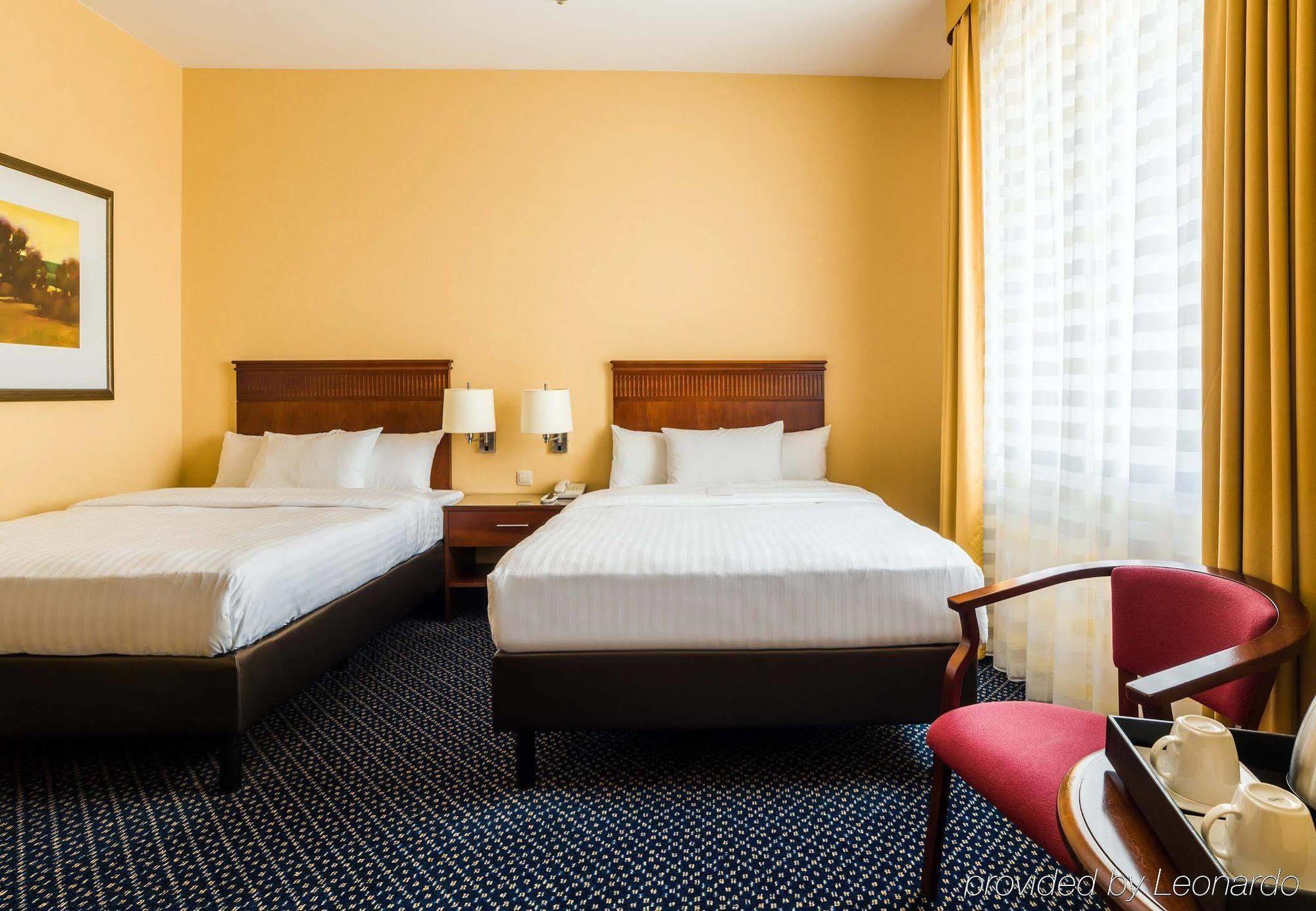 Hotel Courtyard - Lotnisko Chopin